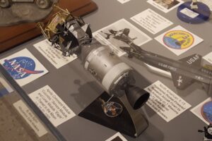 ASM_1909_Blohm_Apollo-11_Kit-Review_27R