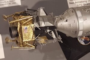 ASM_1909_Blohm_Apollo-11_Kit-Review_30R