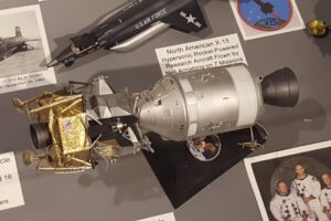 ASM_1909_Blohm_Apollo-11_Kit-Review_32R