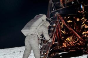 ASM_Apollo-11_Aldrin-Descending-To-Moon_101