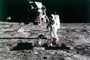 ASM_Apollo-11_Astronauts-On-Moon_102